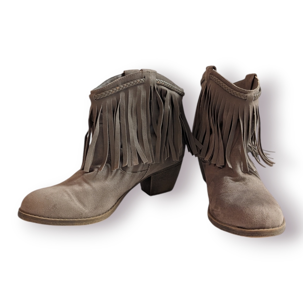 Rock & Candy Haleigh Taupe faux suede fringe ankle booties shoes Sz 8